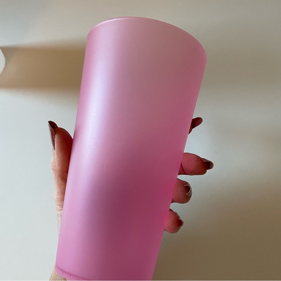 Set of 6 Plastic Tumblers, 3 Opaque White with Frida Kahlo & 3 just Opaque Pink - Picture 6 of 8